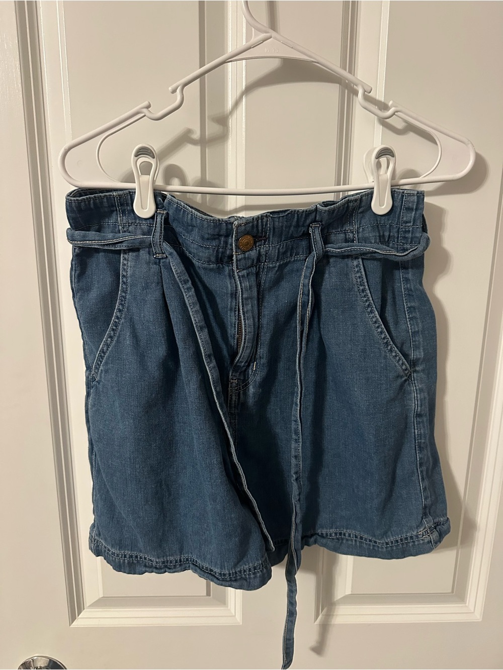 American Eagle Outfitters Paperbag Tie-Waist Denim Shorts in Blue